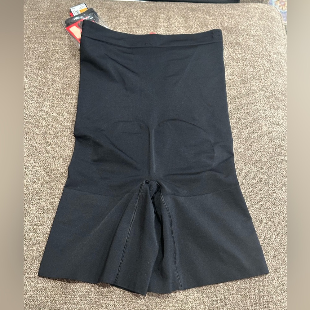 Spanx High-Waisted Mid Thigh Shape-wear Shorts style SS1915 Very Black Size S/P
